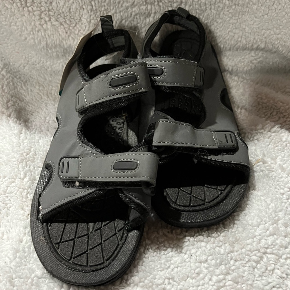 Boys Velcro sandals NEW size 2/3